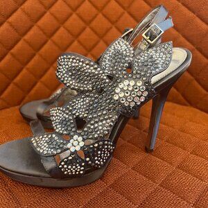 Stunning grey structured satin and crystals high heel Nina New York Size 6.5